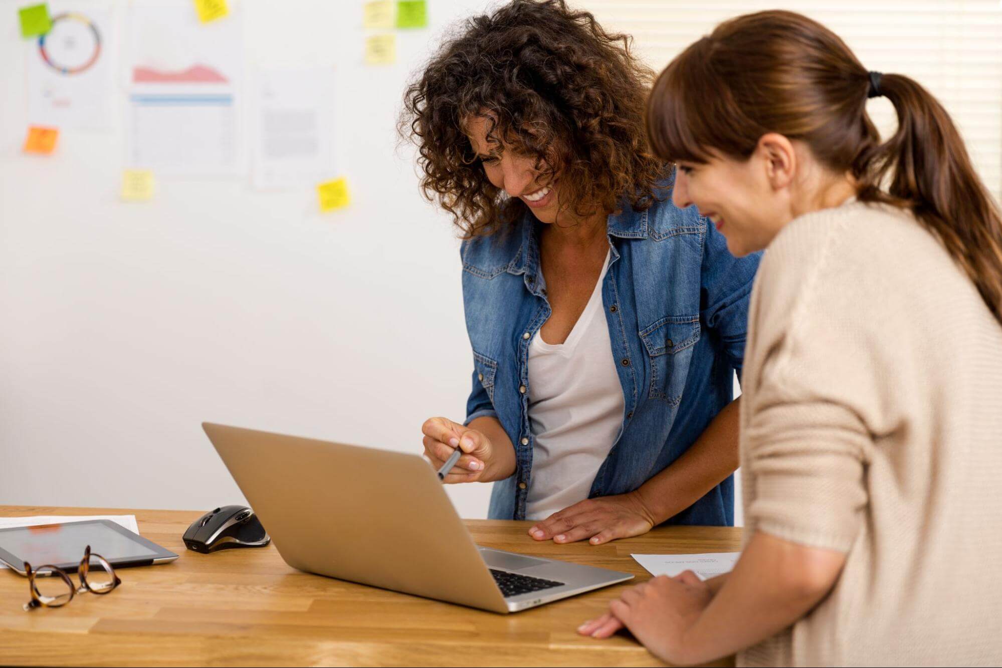 women discussing zendesk competitors
